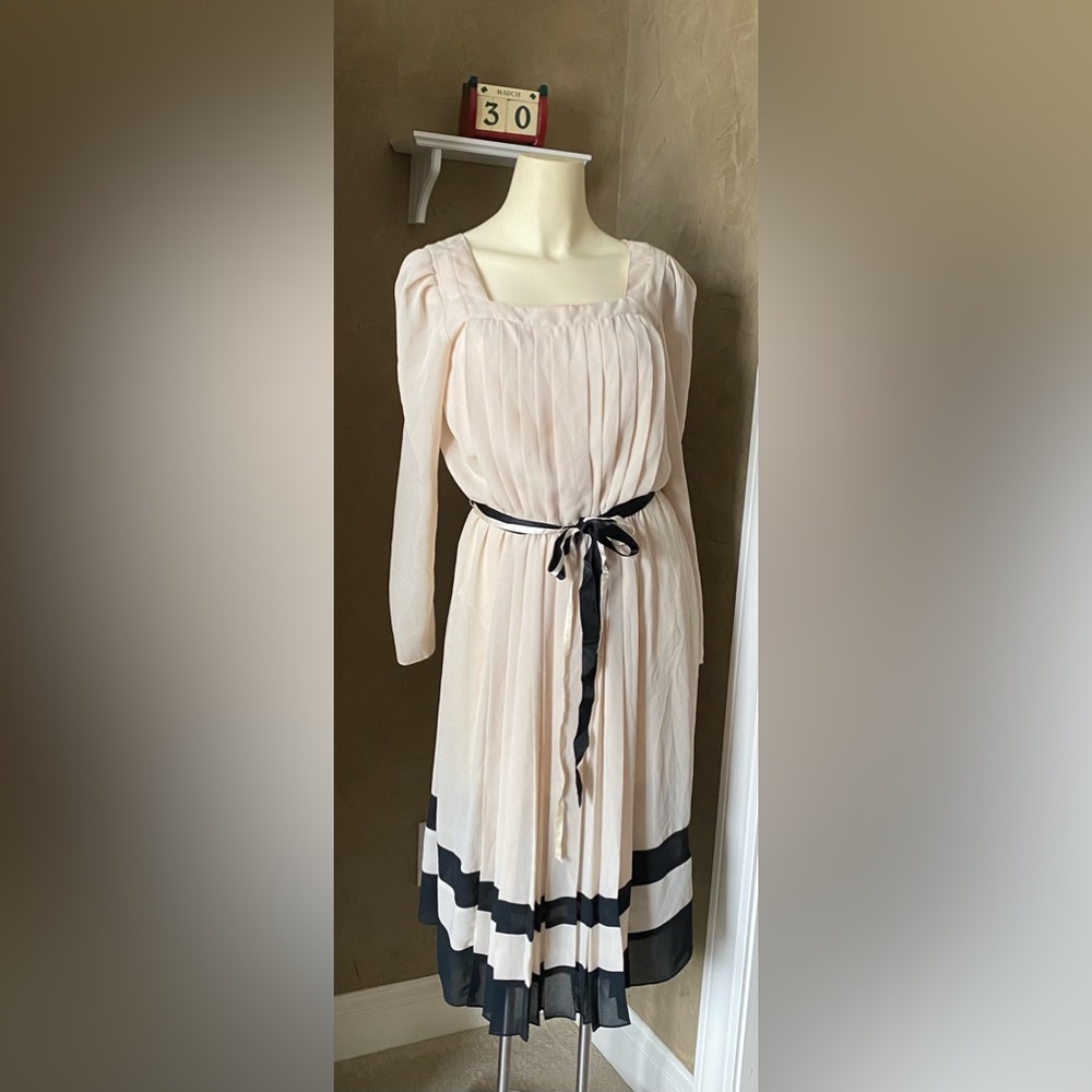Vintage St Gillian by Kay Unger women’s dress Cream, Pleated, Square Neckline